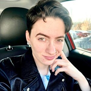 Meet your Posher, Julia